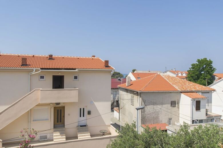Apartments And Room Central Position