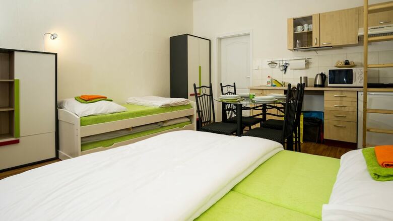 Flying Bed Apartment Close To Castle