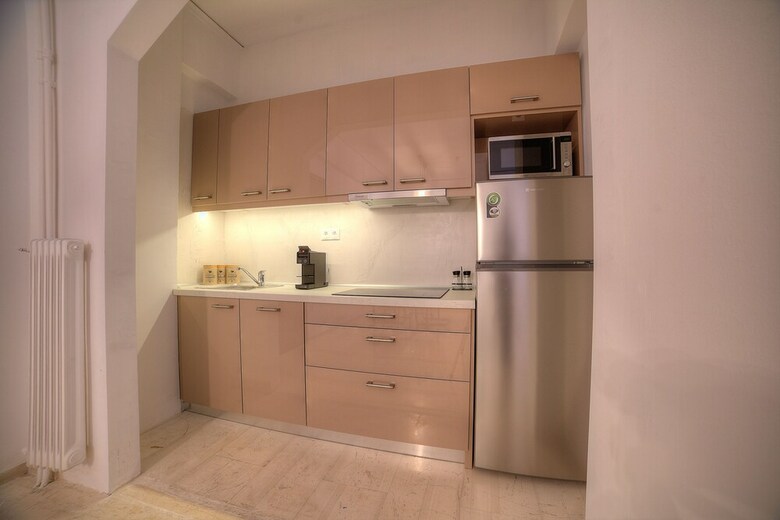 L' Apartment Blanc Dans Le Centre de Glyfada