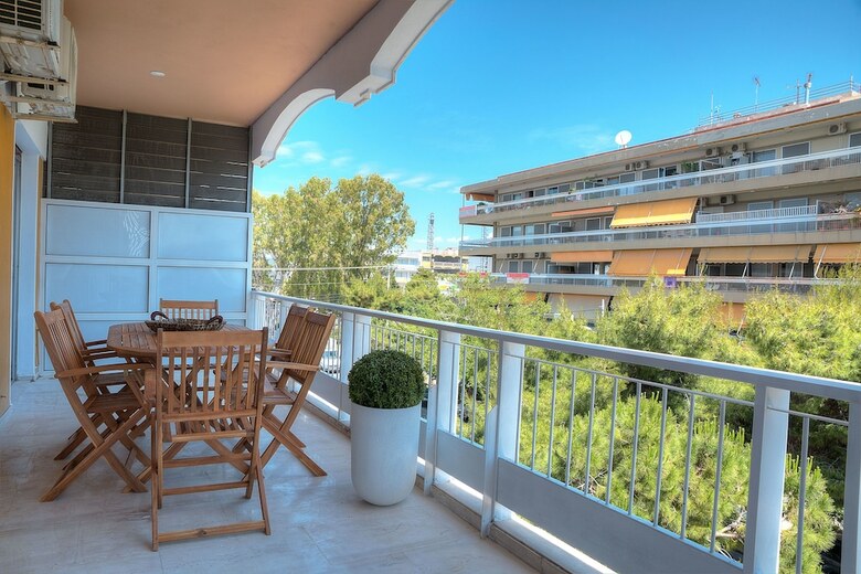 L' Apartment Blanc Dans Le Centre de Glyfada