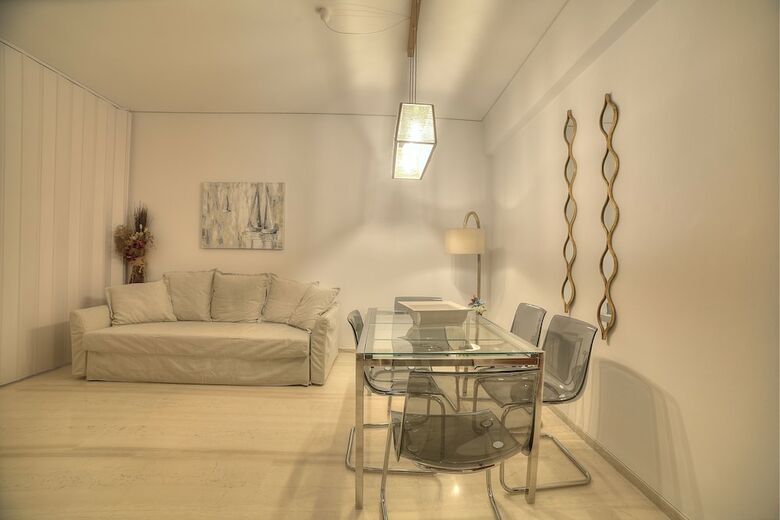 L' Apartment Blanc Dans Le Centre de Glyfada