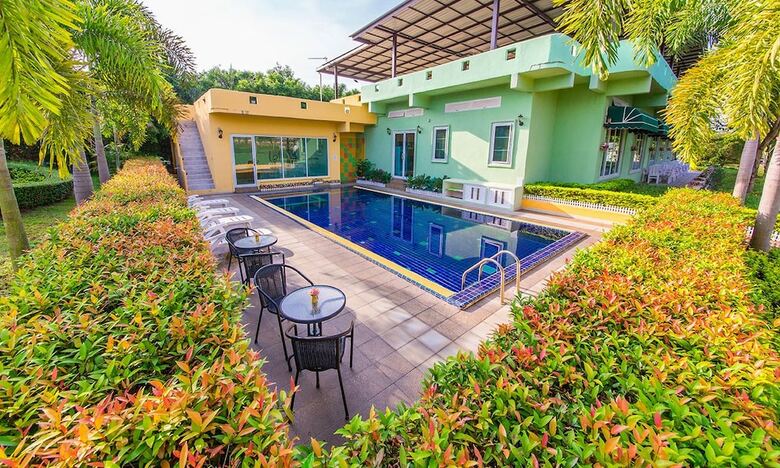 Hotel Villa Reina Khao Yai Resort