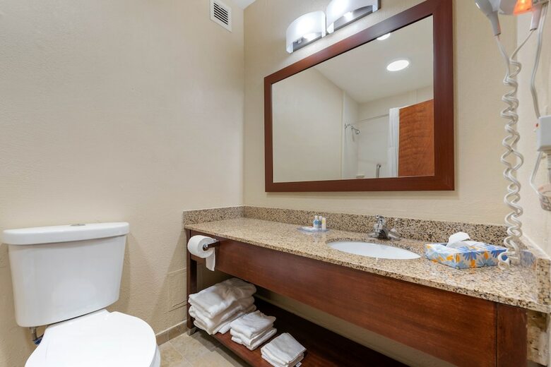 Hotel Comfort Inn & Suites