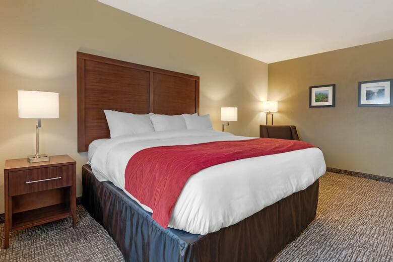 Hotel Comfort Inn & Suites