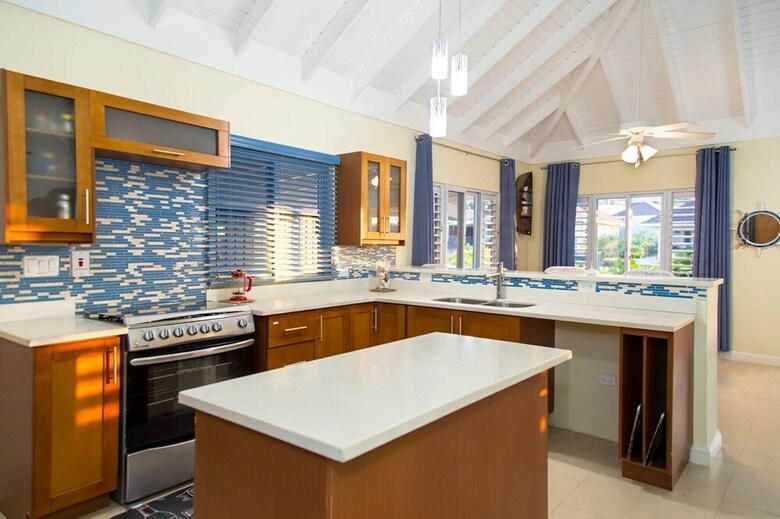 Sea Breeze Villa At Coolshade