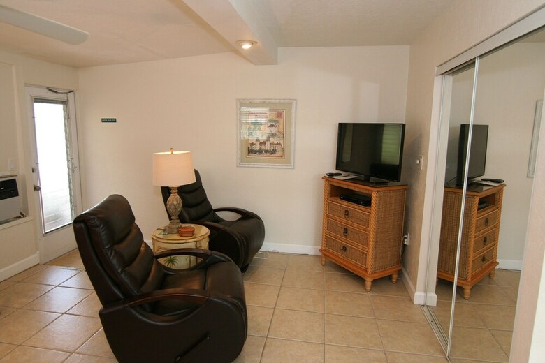 Tropical Villas Of Venice Beach