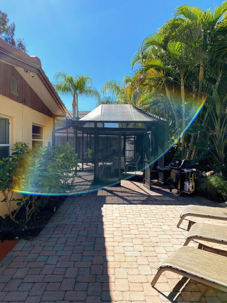 Tropical Villas Of Venice Beach