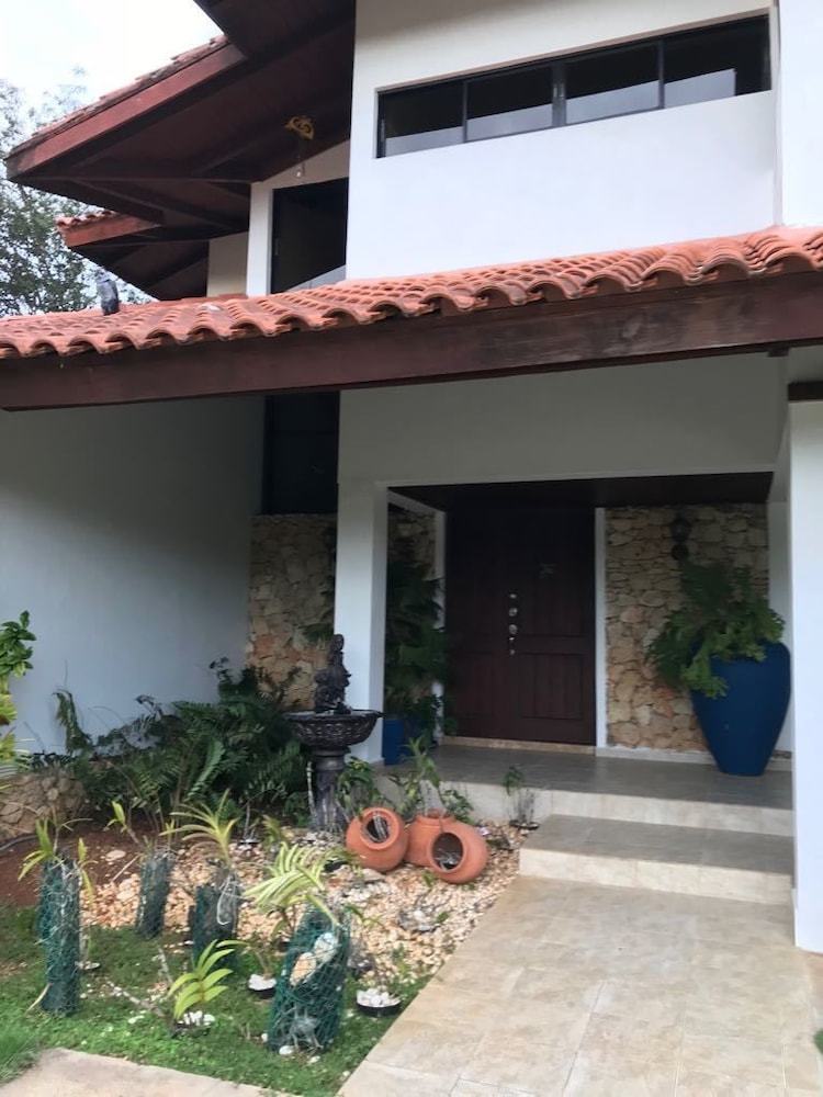 Villa Habibi Romana