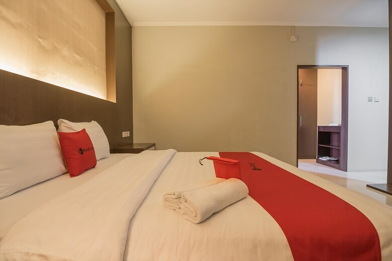 Hotel Reddoorz Plus @ Tanjung Pandan Belitung 2