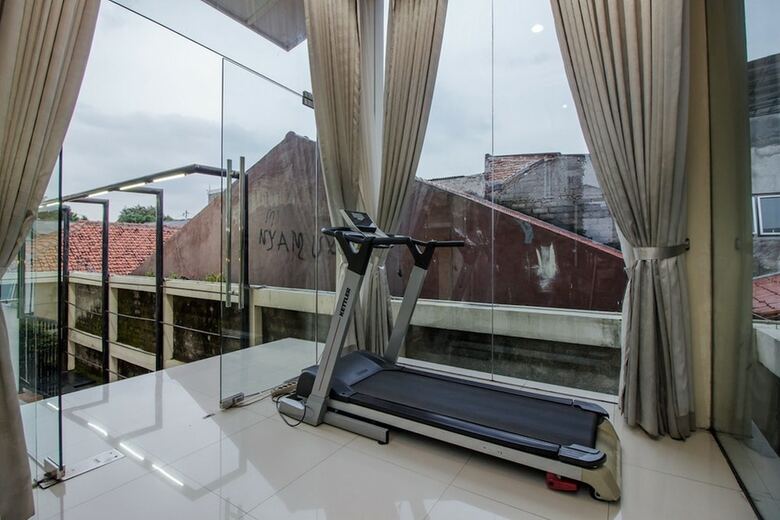 Hotel Reddoorz Premium @ Ampera Raya 2