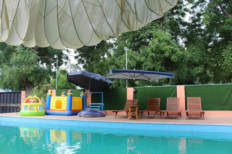 Hostal Law Ka Thit Sar Hotel - Hostel