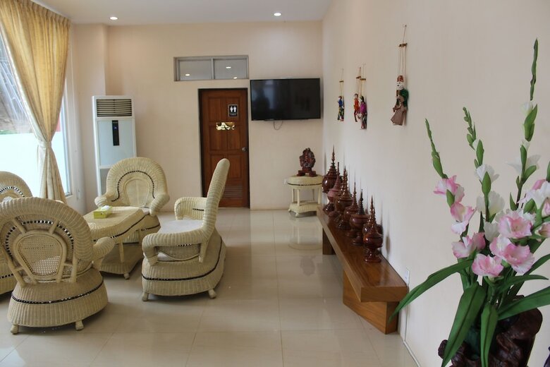 Hostal Law Ka Thit Sar Hotel - Hostel
