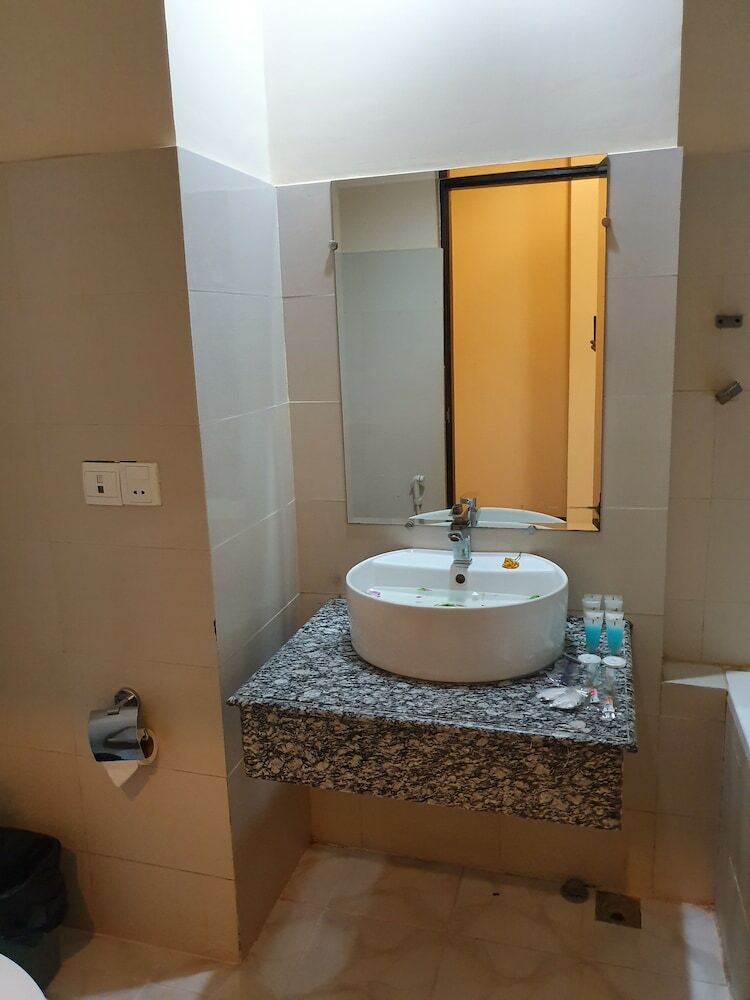 Hostal Law Ka Thit Sar Hotel - Hostel
