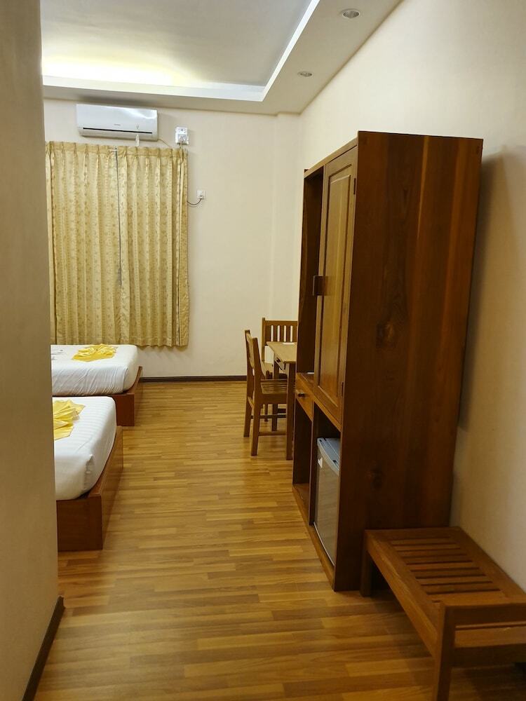 Hostal Law Ka Thit Sar Hotel - Hostel