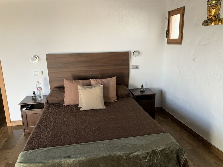 Hotel Valtisya House Pool & Airport