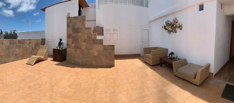 Hotel Valtisya House Pool & Airport