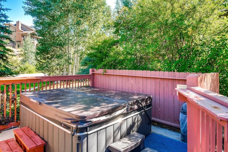 Cascades Townhomes Hood 1