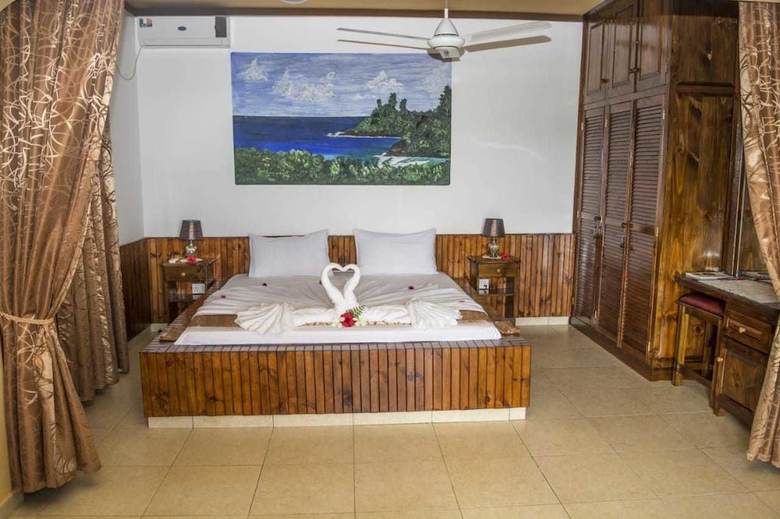 Hotel Les Elles Guesthouse Self Catering