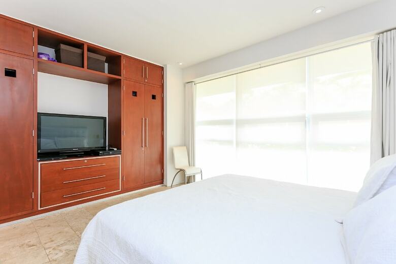 Aparthotel Luxury Condos At Magia
