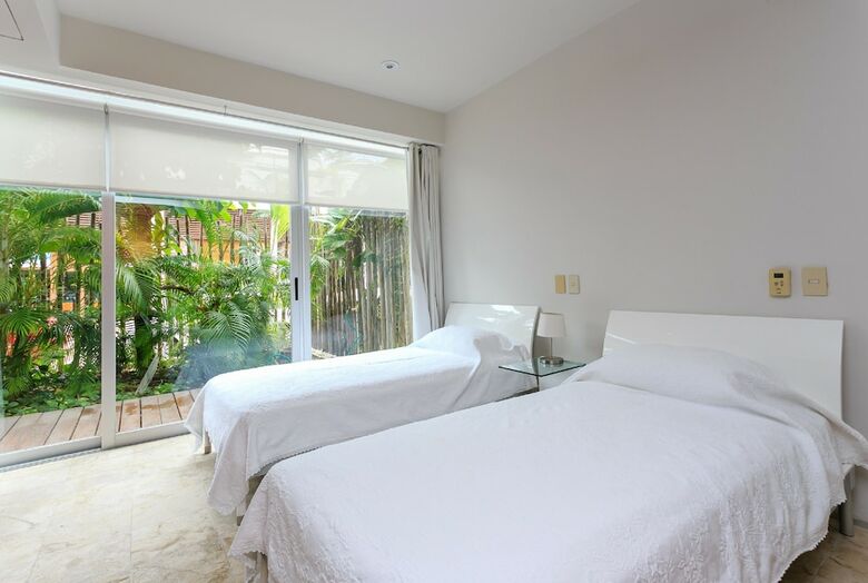 Aparthotel Luxury Condos At Magia