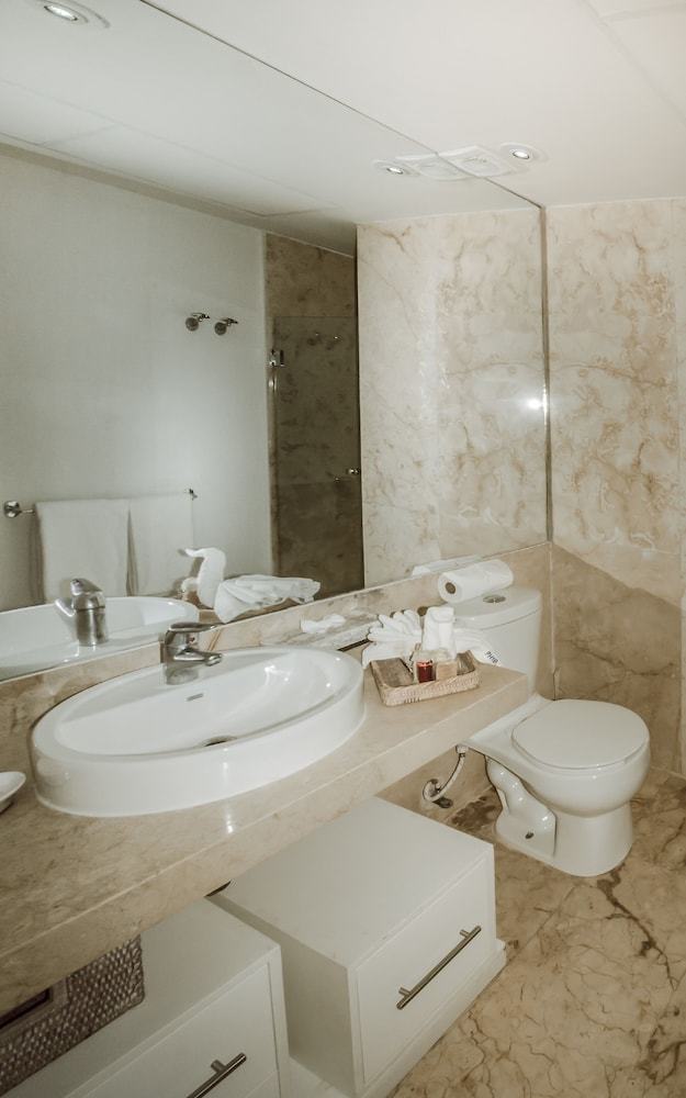 Aparthotel Luxury Condos At Magia