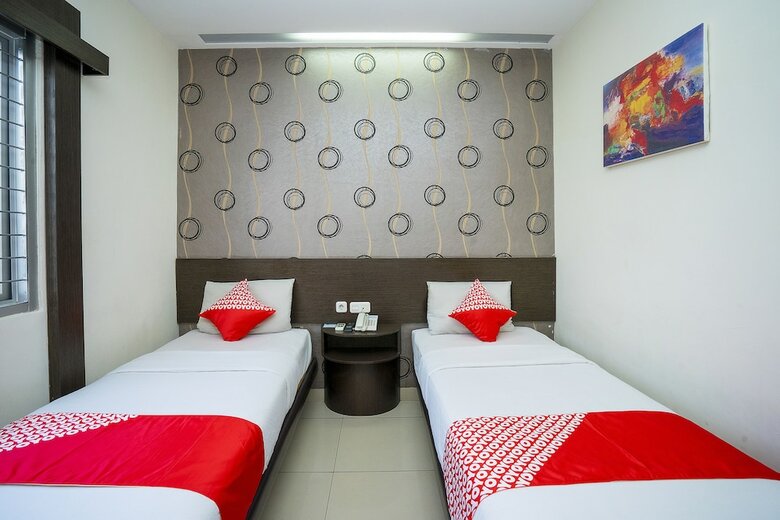 Capital O 1083 Hotel Grand Kartika
