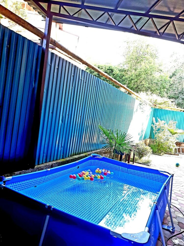 Hotel Rodnichok Guest House