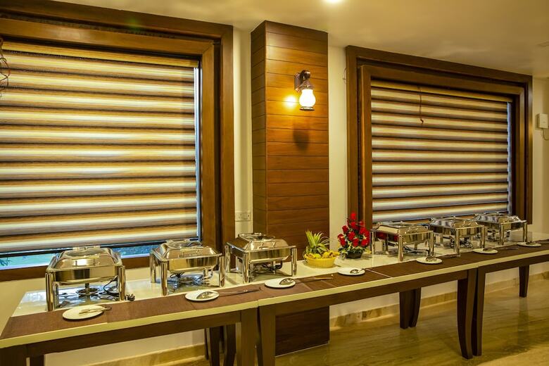 Hotel The Agra Grande