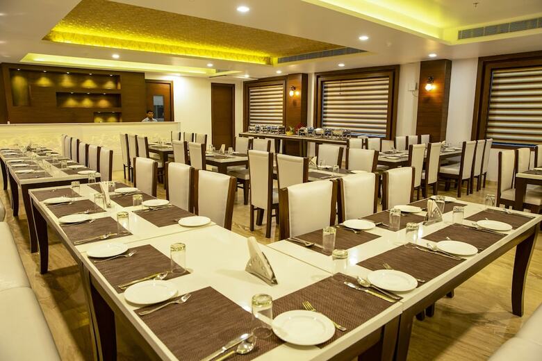 Hotel The Agra Grande