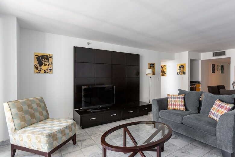 3 Bedroom Condo With Stunning Balcony View