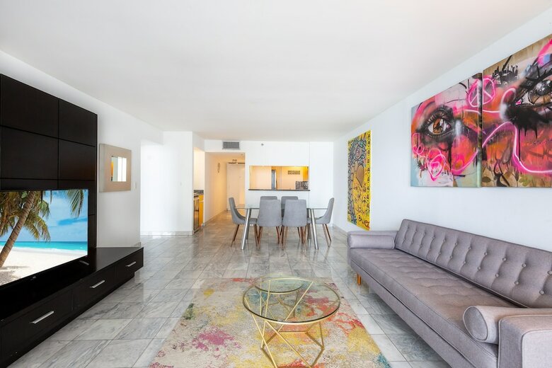 3 Bedroom Condo With Stunning Balcony View