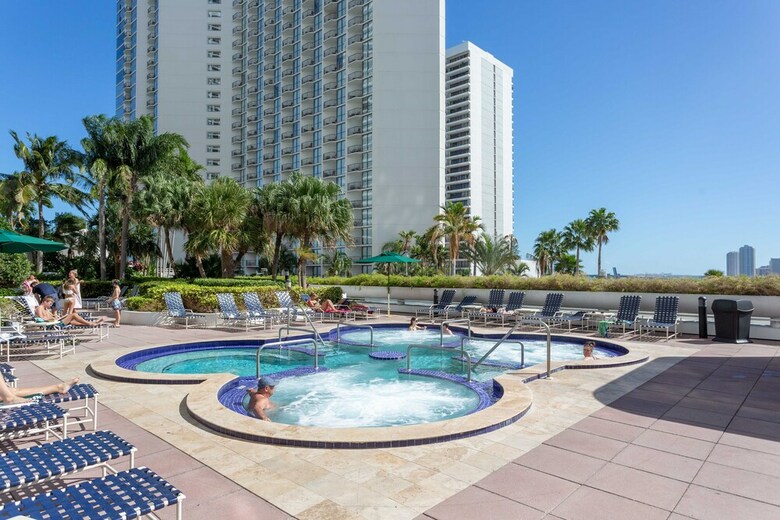 3 Bedroom Condo With Stunning Balcony View