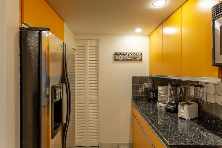 3 Bedroom Condo With Stunning Balcony View