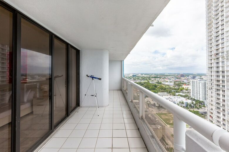 3 Bedroom Condo With Stunning Balcony View