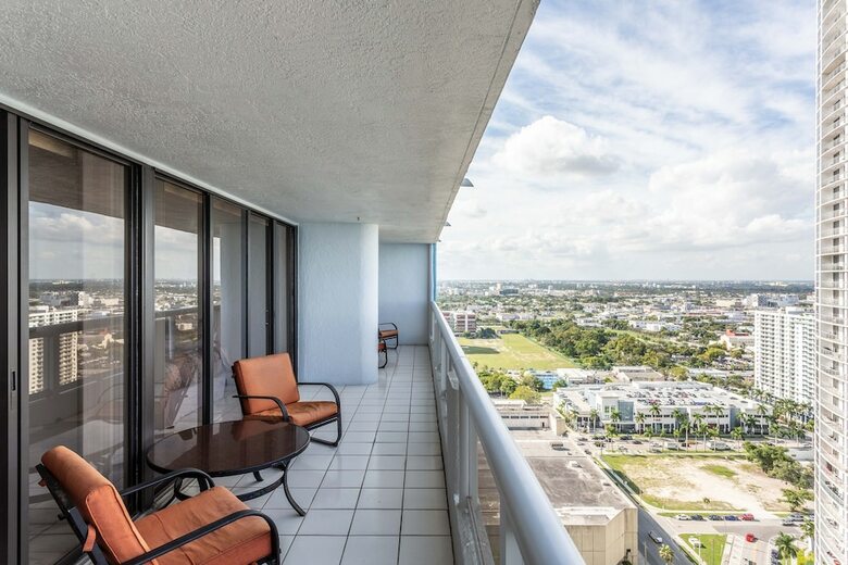 3 Bedroom Condo With Stunning Balcony View
