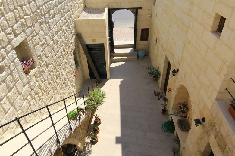Hotel Tafana Cave & Stone Lodge