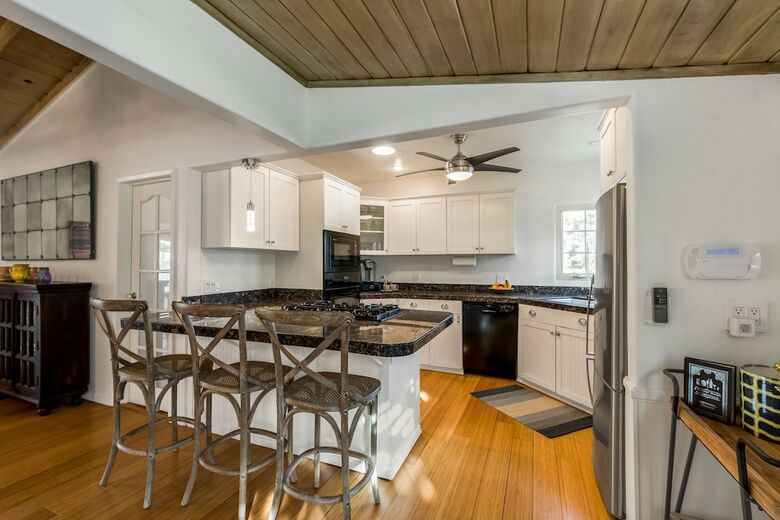 Palm Springs Glamour Three Bedroom House