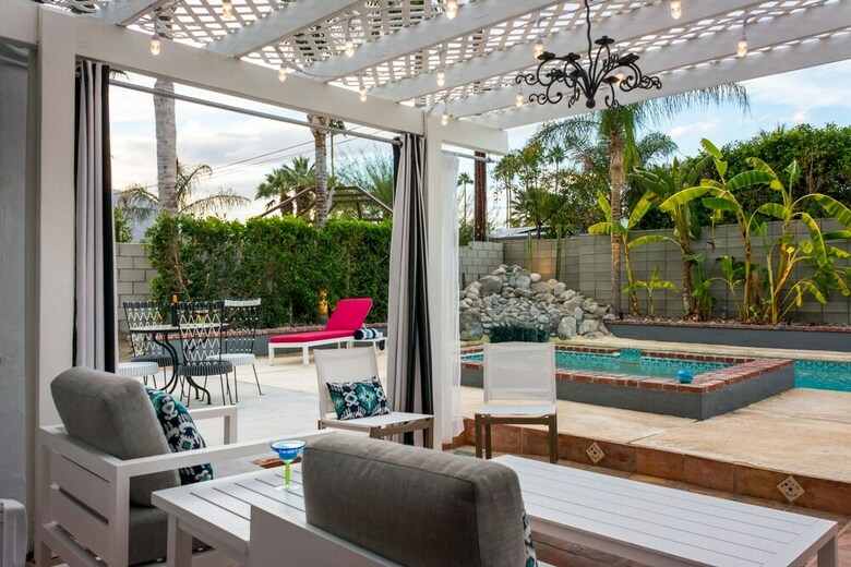 Palm Springs Glamour Three Bedroom House