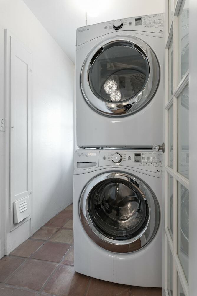 Palm Springs Glamour Three Bedroom House