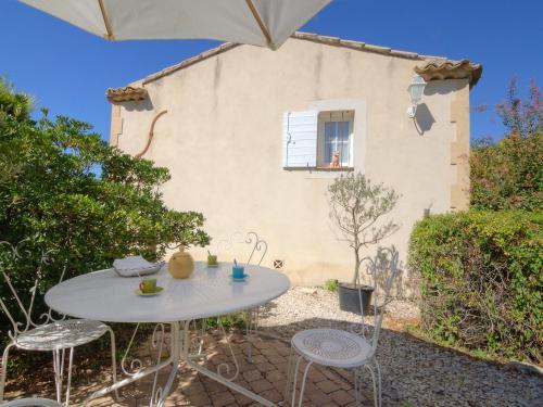 Holiday Home Maison La Fabrique Villelaure