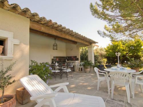Holiday Home Maison La Fabrique Villelaure