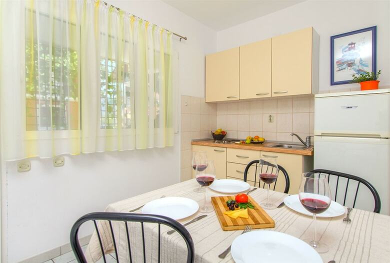 Apartments And Rooms Anita
