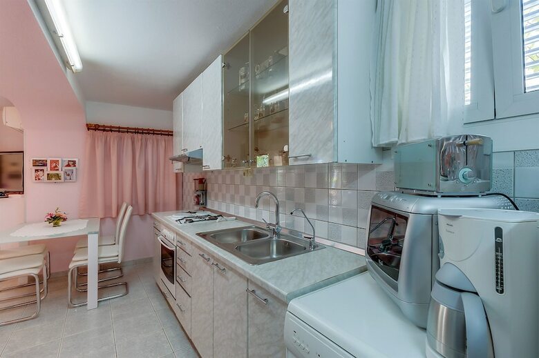 Apartments And Room Rukoni?