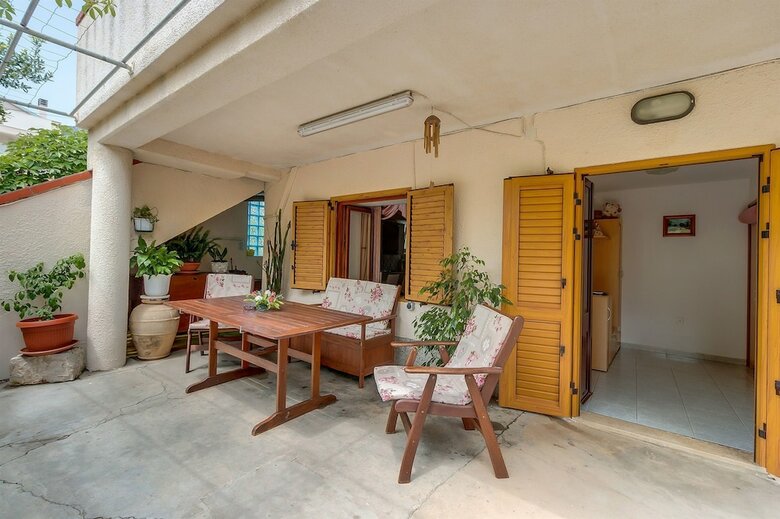 Apartments And Room Rukoni?