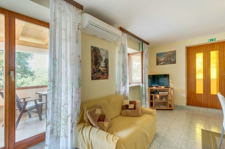 Apartments And Room Rukoni?