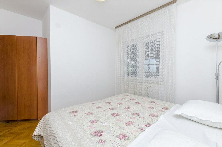 Apartments Karmela