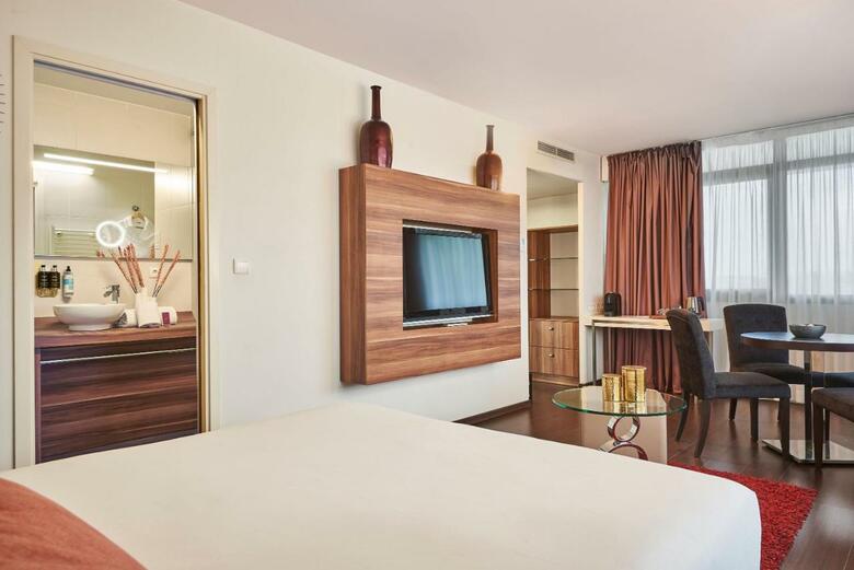 Hotel Gatsby By Happyculture