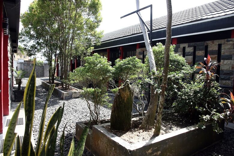 Hostal Oyo 933 Wisma Malawen