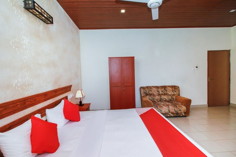 Oyo 242 Dhanamuthu Hotel And Banquets