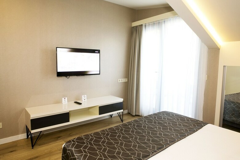 Elm Suite Hotel